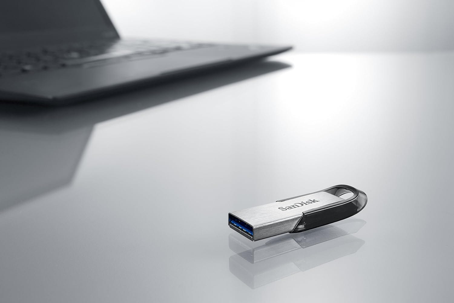 SanDisk 32GB Ultra Flair USB 3.0 Flash Drive
