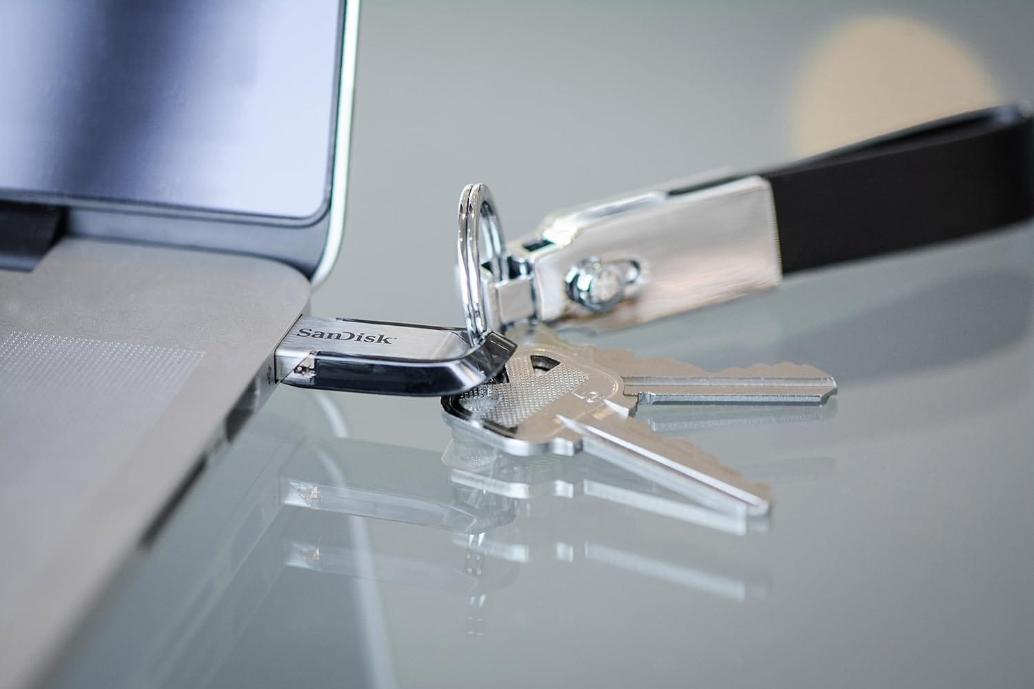 SanDisk 32GB Ultra Flair USB 3.0 Flash Drive