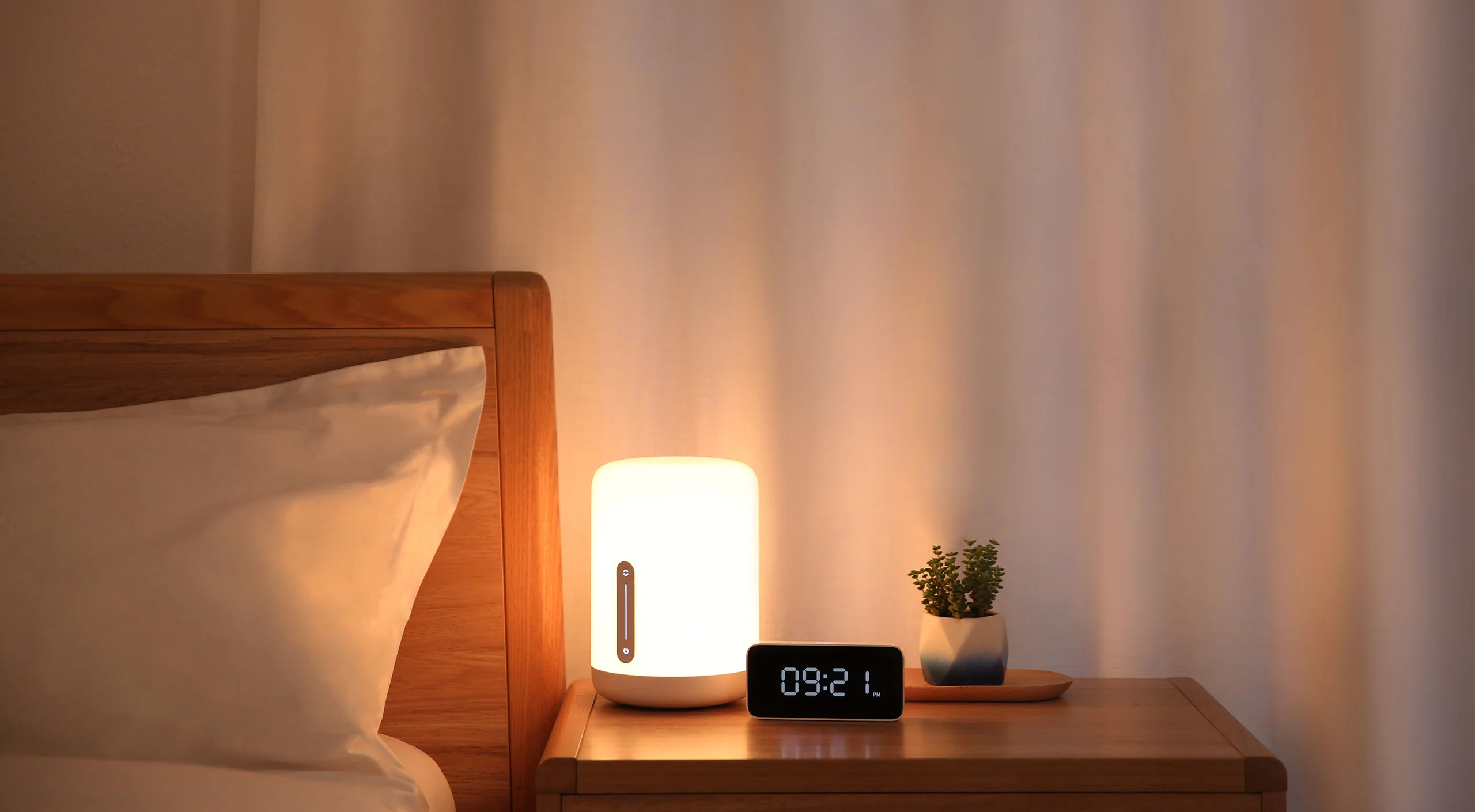 Xiaomi Mi Smart Bedside Lamp 2, Colorful Bedside Table